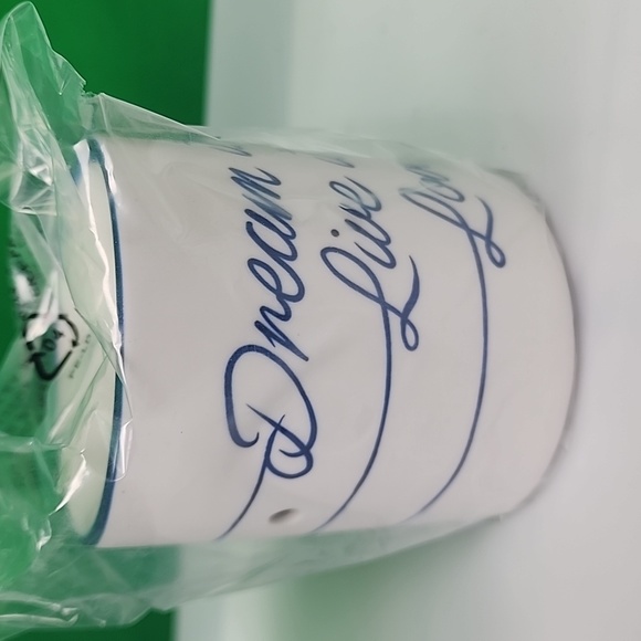 NEW, Set of 2, Scentsy Dream it, Live it, Love it. Warmer and Bar. - Picture 9 of 16